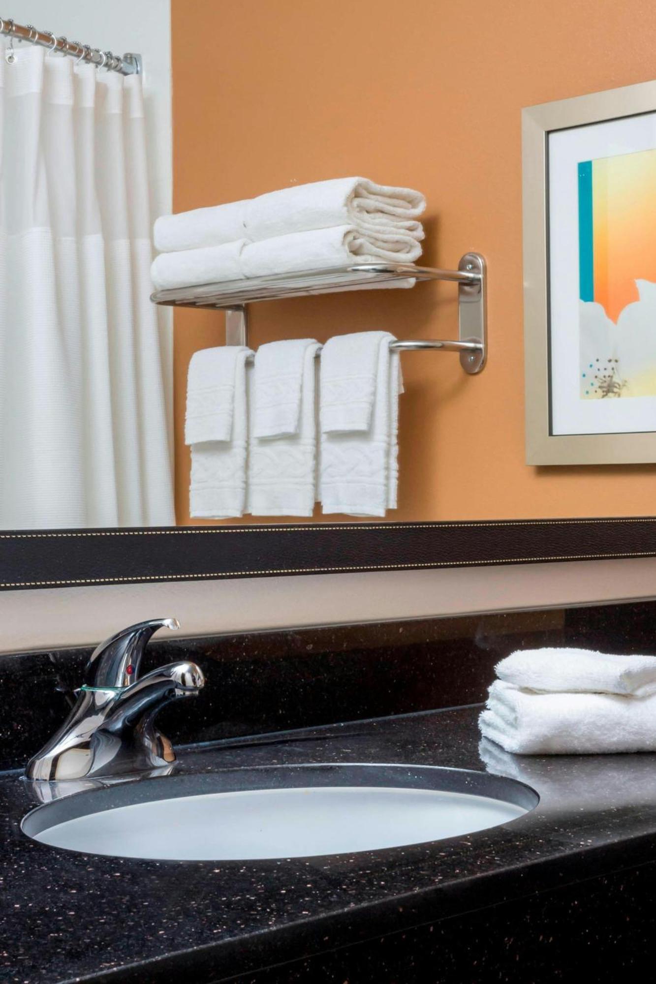 Fairfield Inn & Suites Victoria Εξωτερικό φωτογραφία
